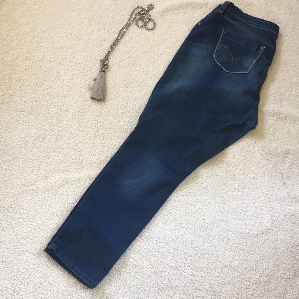 Levi’s Mid-Rise Skinny